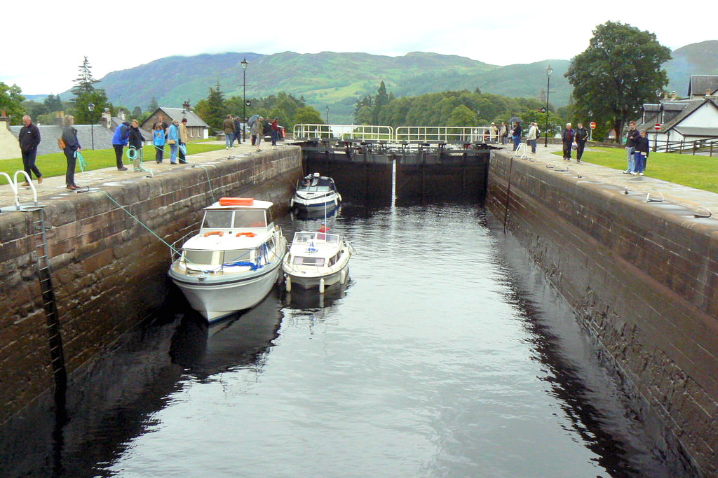 Caledonian Canal(between Loch Lochy and Loch Ness)